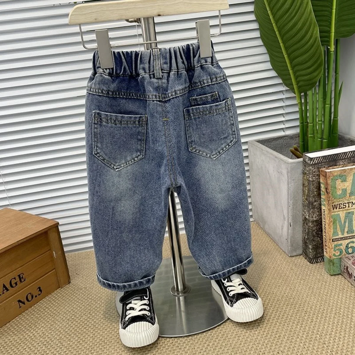 2025年春と秋の子供用パンツ、男の子用ダメージジーンズ、薄手の夏用ベビーパンツ、子供服、子供用ズボン、ジーンズ