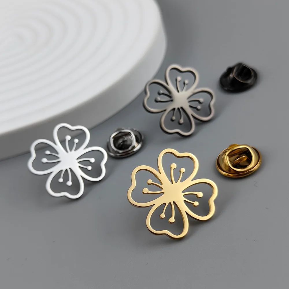 Four-leaf clover petal gold-plated badge, suit lapel pin black silver stainless steel, men\'s collar brooch, Halloween gift