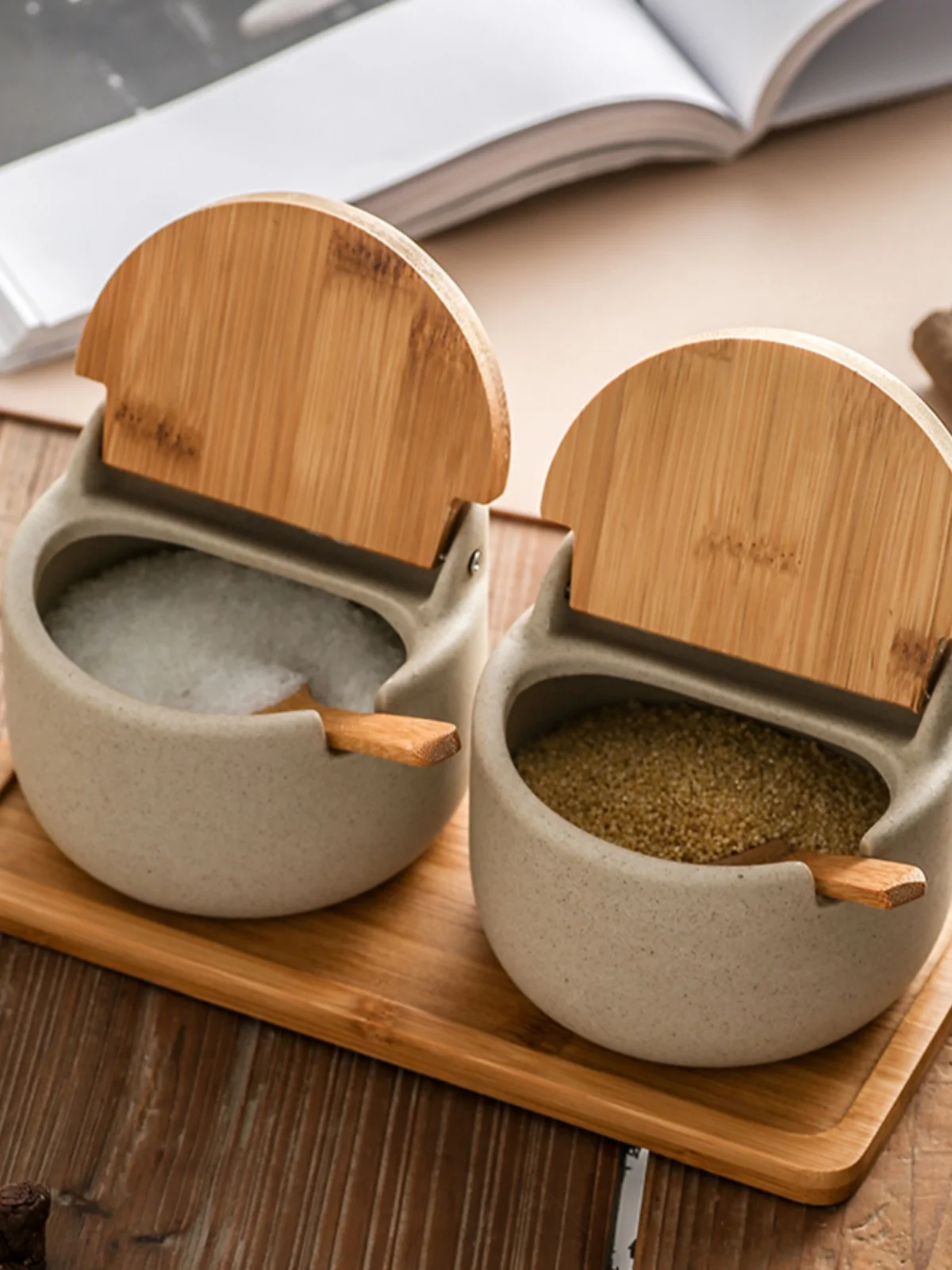 Japanese Sle Creative Simple Bamboo Lid Health Cerc Seasoning Jar Kitchen Spice Sugar Salt Container with Lid Spoon
