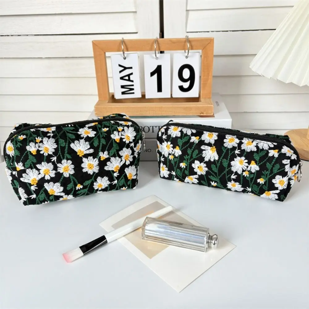 Simple Korean Style Daisy Makeup Bag Dustproof Portable Embroidered Cosmetic Bag Canvas INS Pencil Case Women