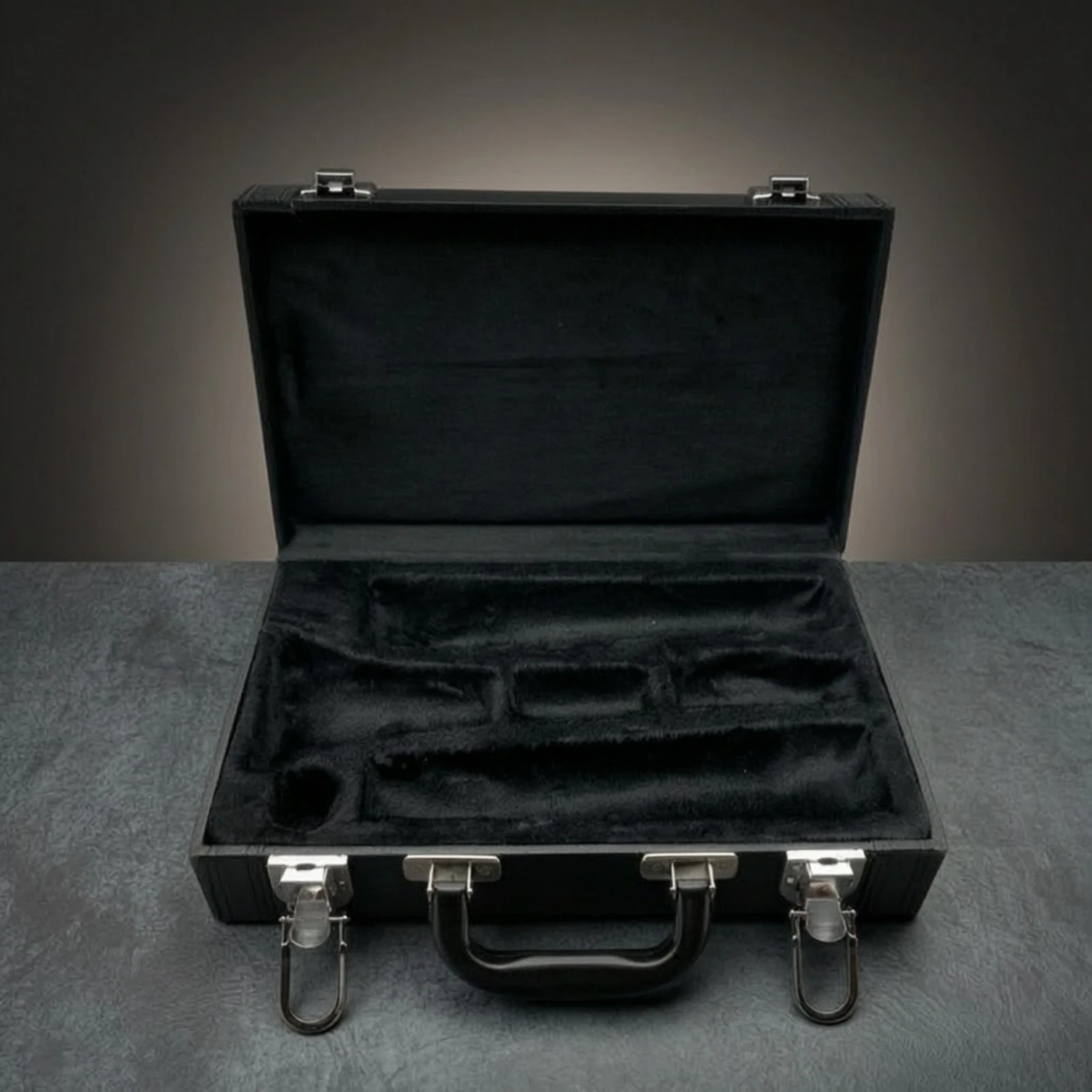B-Flat Clarinet Carrying Case Safeguarding Faux Leather Clarinet Case Padded Interior Scratch-Resistant for Music Lessons