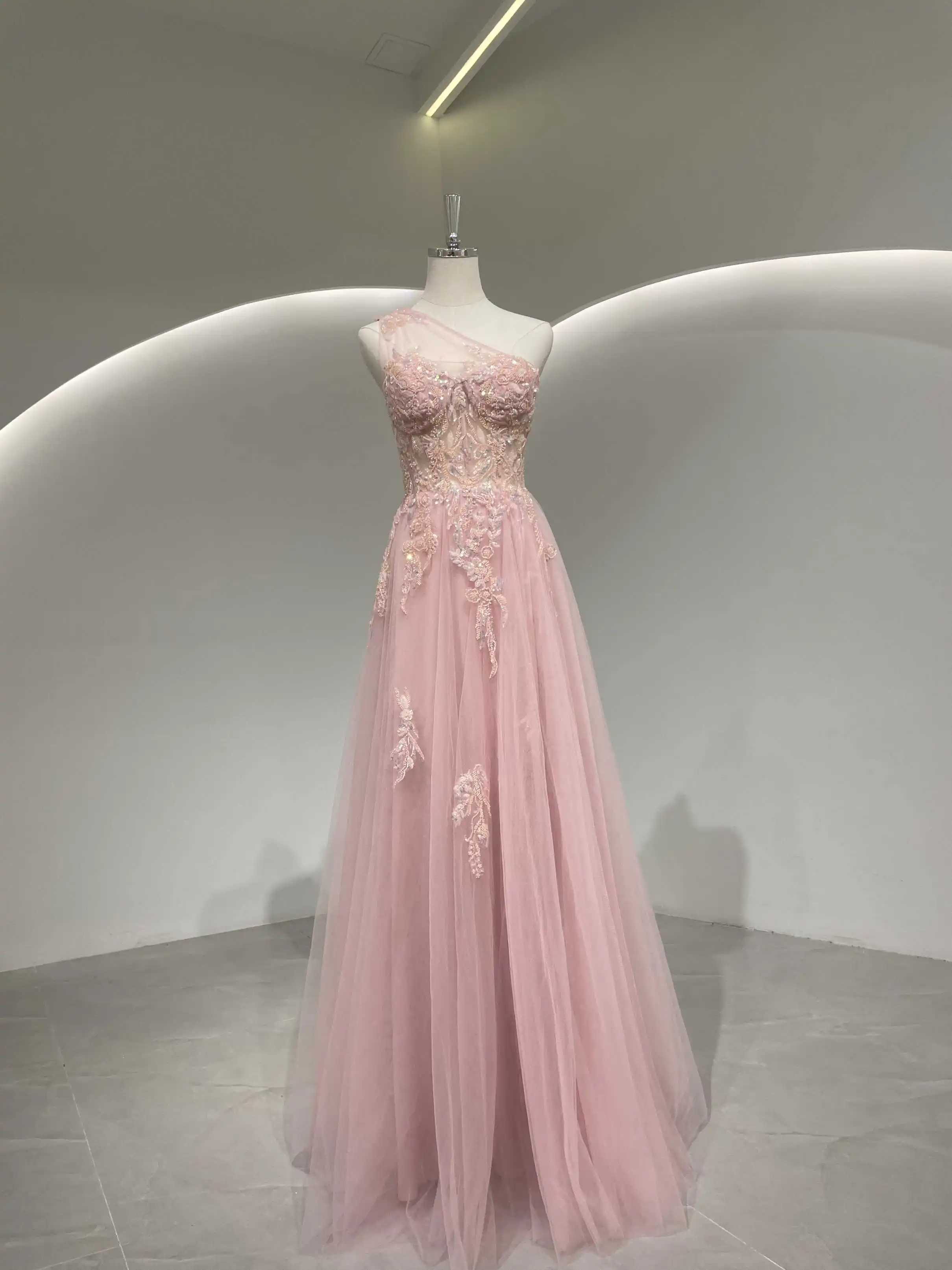 Vestido de novia con bordado de cuentas de encaje pesado, vestido de noche rosa, un hombro, malla, línea A, Sexy