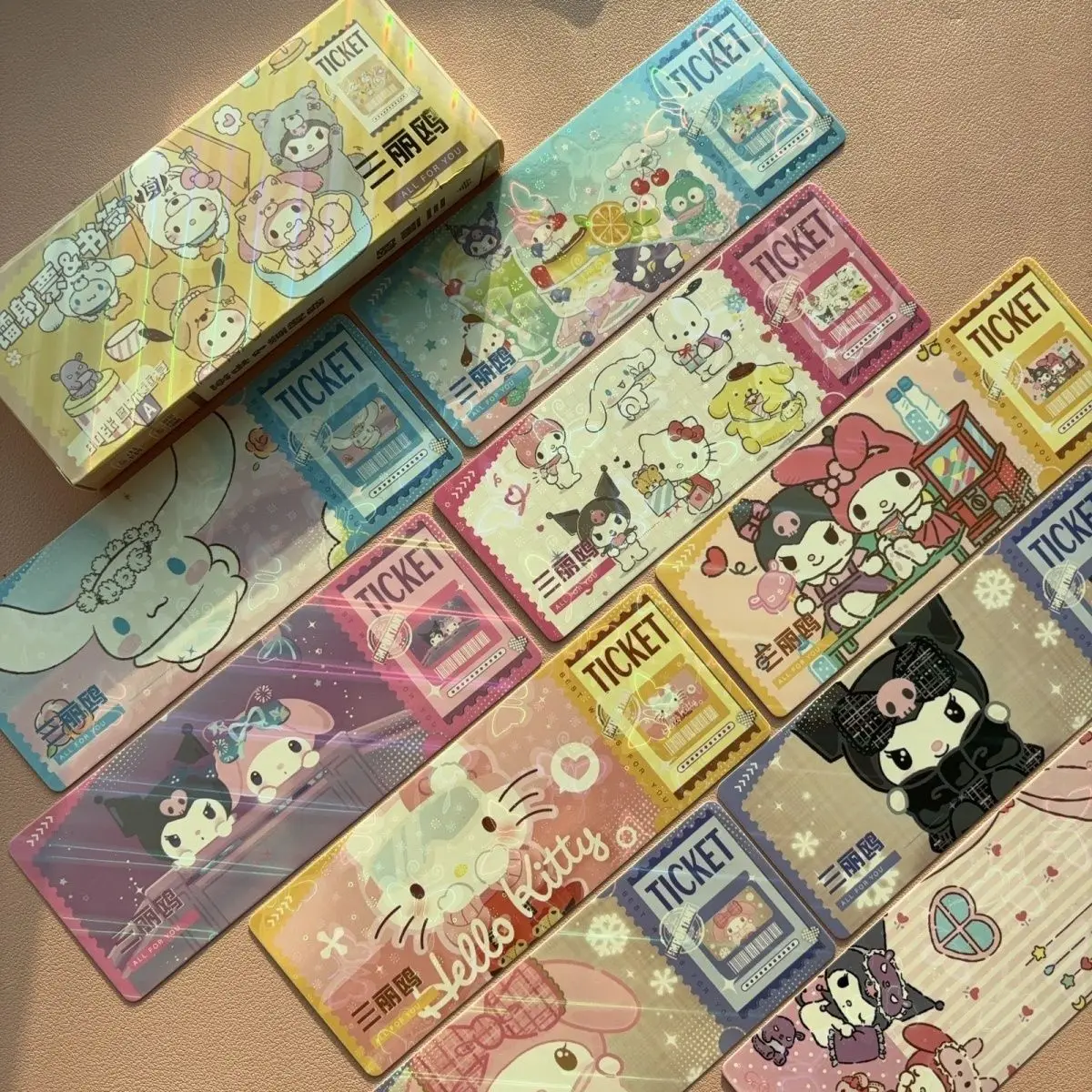 

Sanrio аниме фигурки мультфильм длинный лазерный билет закладка Kuromi Hello Kitty игровая карта лазерный билет ЛОМО карта подарок для девочек и детей