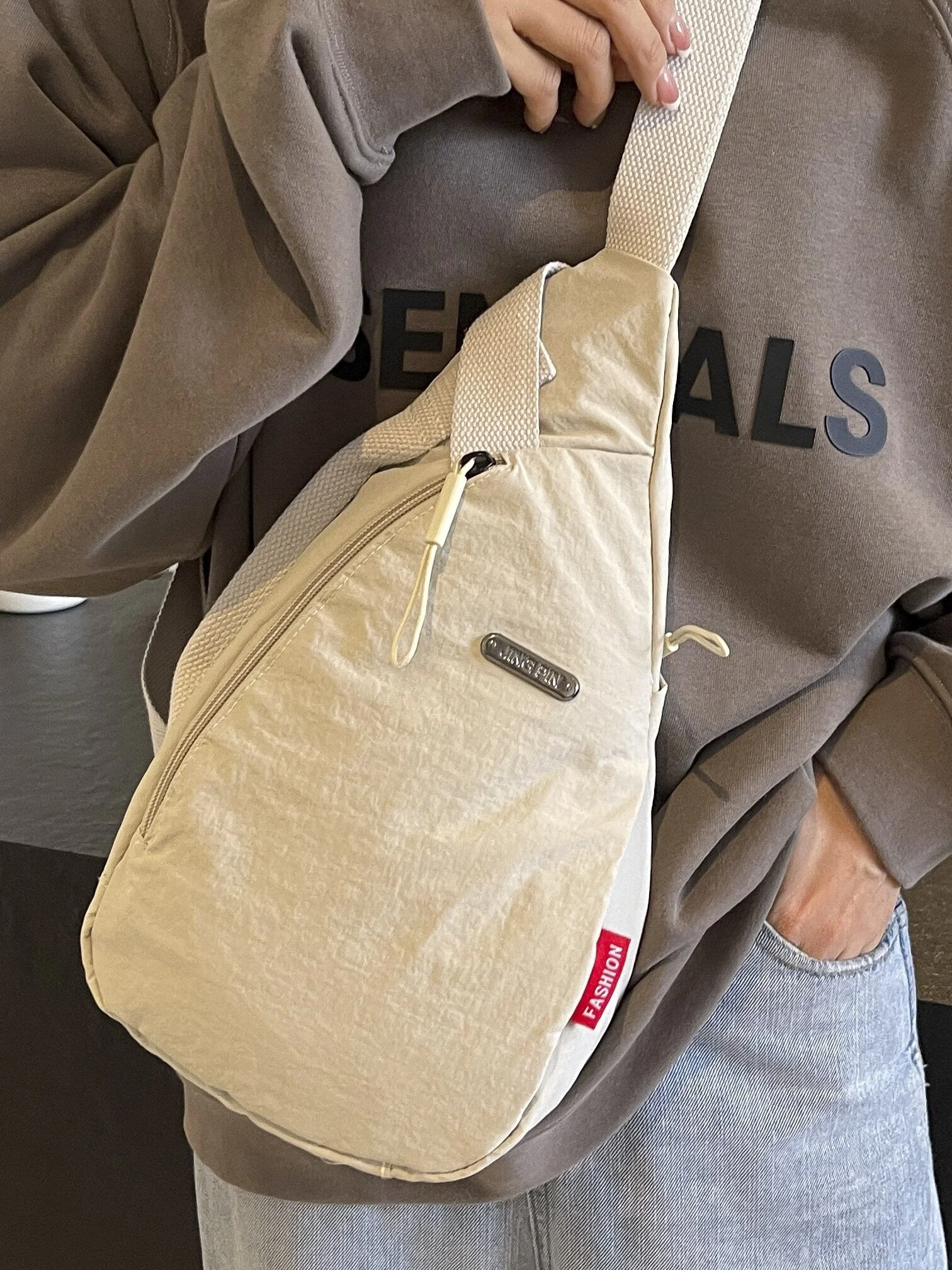 borsa-a-tracolla-casual-unisex-leggera-alla-moda-dal-design-semplice-ideale-per-lo-sport-piccola-adatta-sia-a-uomini-che-a-donne-perfetta-per-il-tempo-libero-e-da-abbinare-a-qualsiasi-outfit