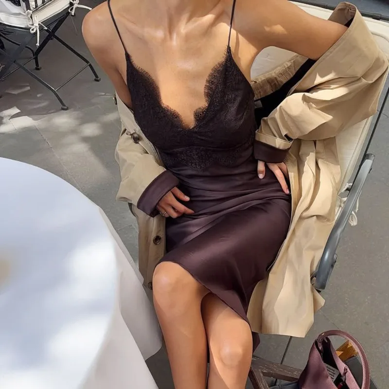 ชุดเดรสผ้าซาตินลูกไม้สไตล์วินเทจ แต่งผ้าลูกไม้แบบแพทช์เวิร์ค แขนกุด เปิดหลัง สายคล้องคอ ดีไซน์หรูหราสง่างาม สำหรับงานปาร์ตี้