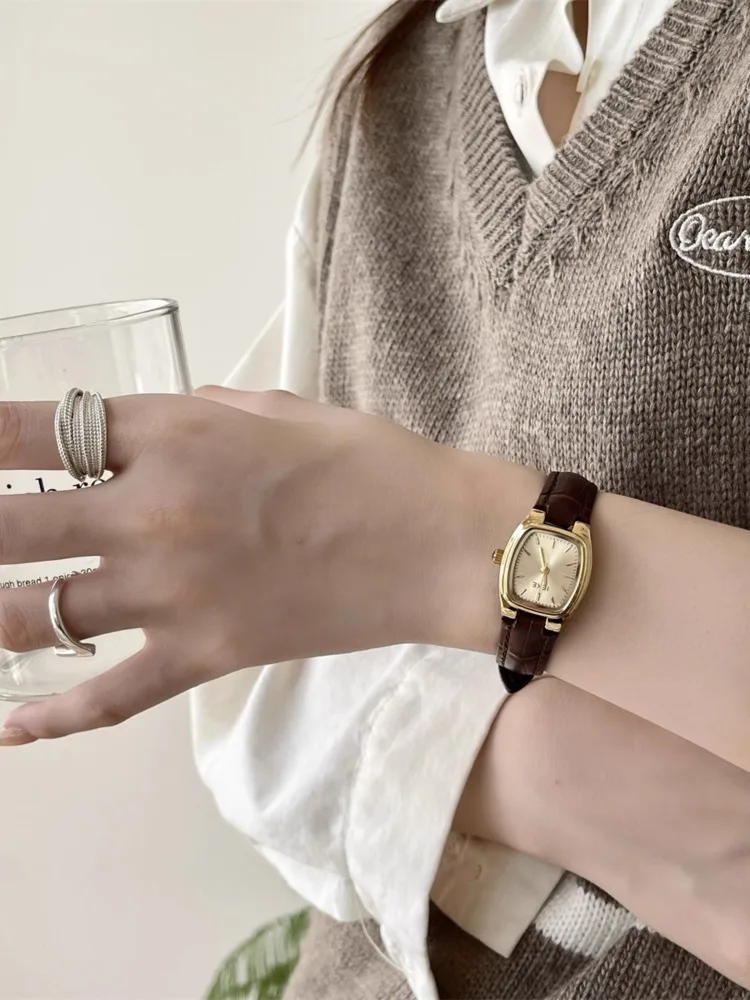 Watch for Women Vintage Leather Strap Belt Small Ladies Watch Elegant Casual Women Watch Luxe Reloj Mujer