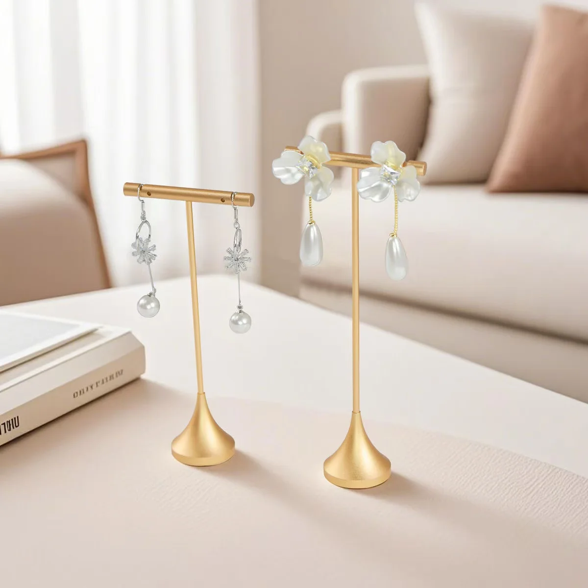 

New Metal Earrings Pendants Jewelry Racks Jewelry Display Props Ornaments Earrings Bracelet Window Display Counters Decorations