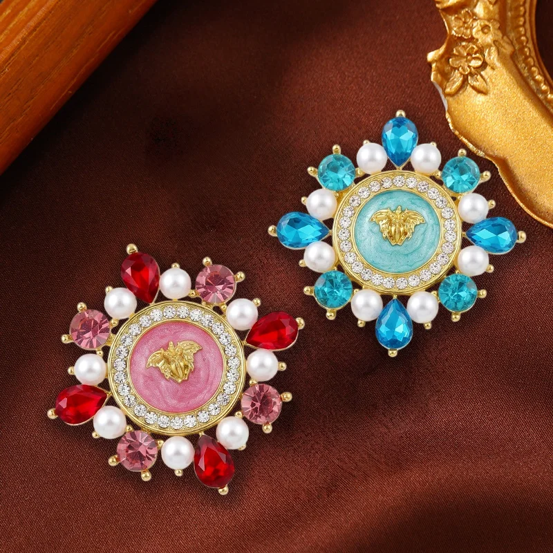 Cross border high-end women's clothing chest flower jewelry pin, fashionable and exquisite alloy diamond inlaid brooch