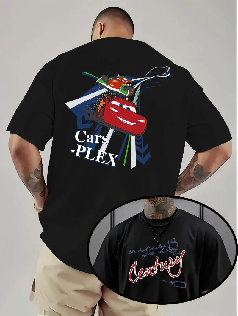 تي شيرت ديزني لايتنينج ماكوين ريسينغ تي شيرت برقبة دائرية وأكمام قصيرة مع نص لوحة ترخيص "أنا في الحب مع فتاة السباق"