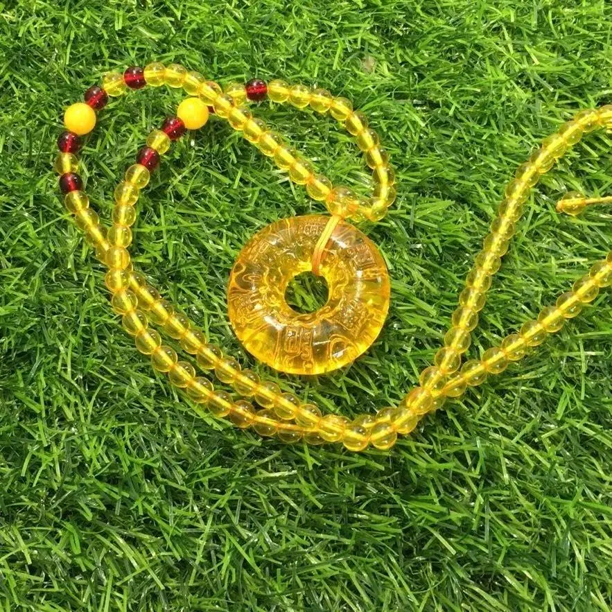 

Amber Beeswax Gold Amber Pendant Safety Buckle Necklace Men's and Women's Simple Pendant