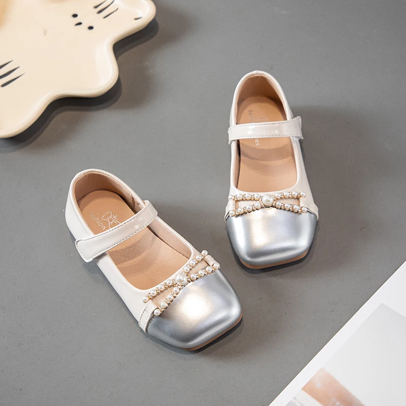 

Princess Style Leather Shoes for Girls 2026 New Spring Autumn Toddler Ballet Flats with Beaded Bow Soft Sole Elegant Party Shoes
