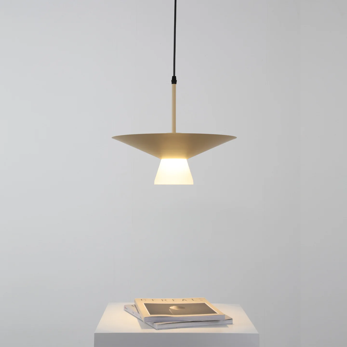 Modern Round Dining Table Pendant Light Minimalist Black Gold Hanging Light For Bedroom Kitchen LED Kitchen Island Hanging Lamp