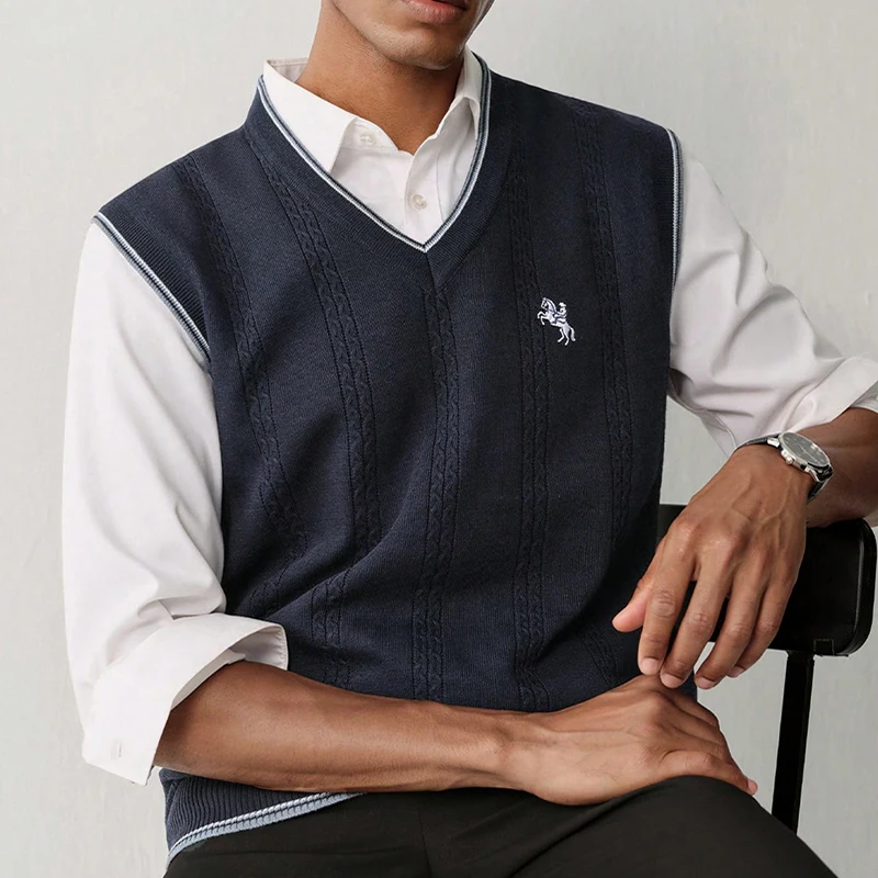 US-Größe Herren V-Ausschnitt Strickweste im College-Stil, Ärmellose Strickpullover für Männer – Detail 3