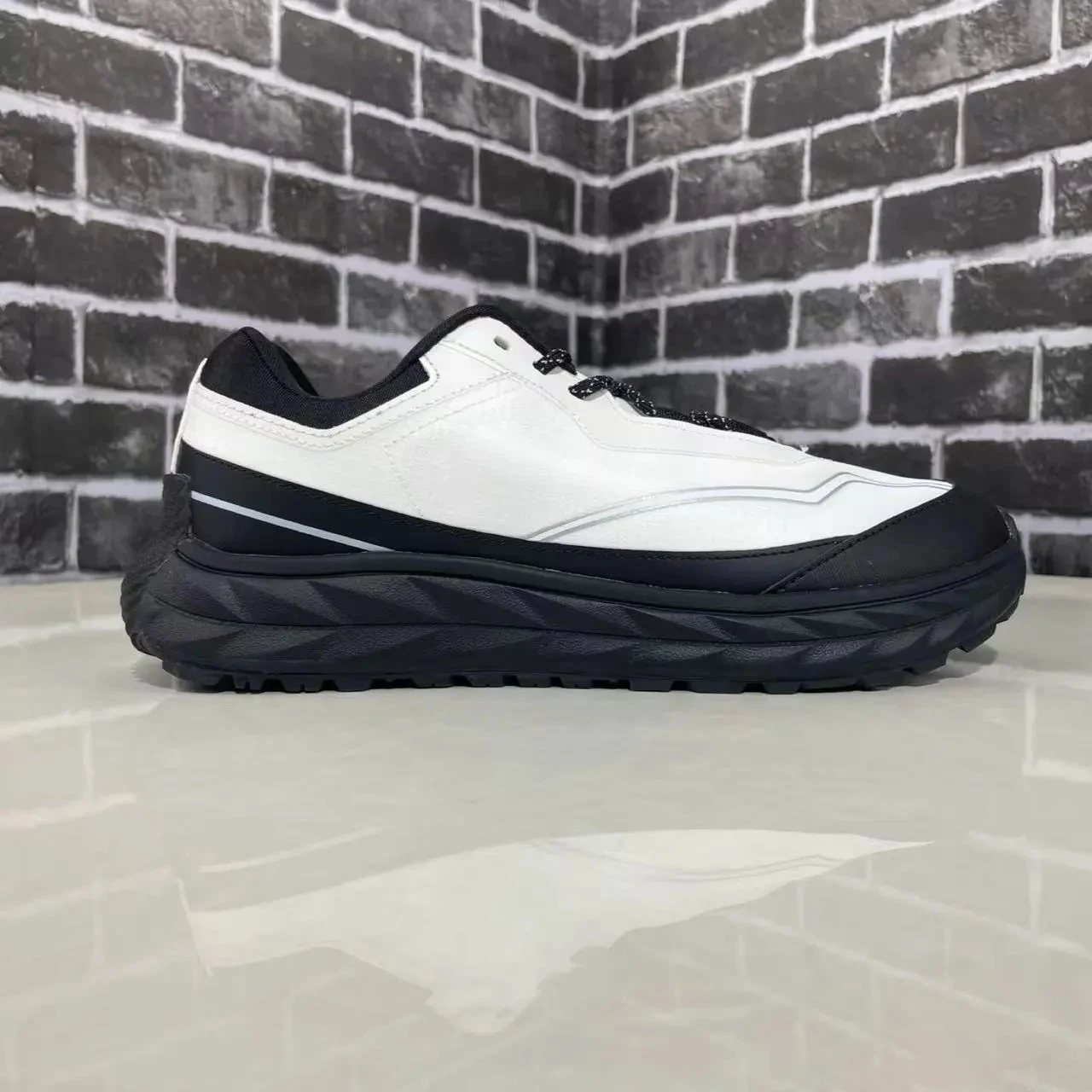 

Unisex Outdoor Hiking Running Shoes - Breathable, Durable, Couple's Casual Footwear