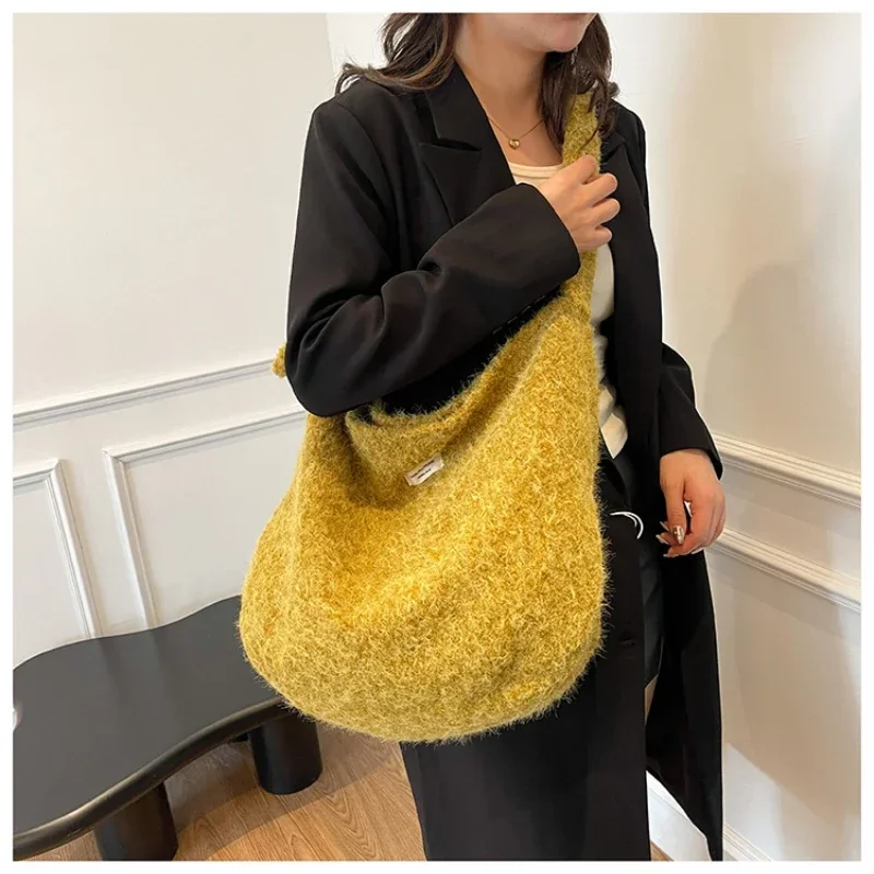 Velvet Buckle 2025 New Women's Tote Bag Solid Color Simple Fashion Handbag Large Capacity Soft Popular Commuter Shoulder Bag