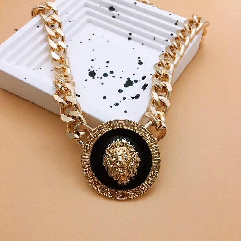 

Gold-plated Round Lion Head Pendant Necklace for Women Punk Colored Enamel Collarbone Chain Fashion Jewelry