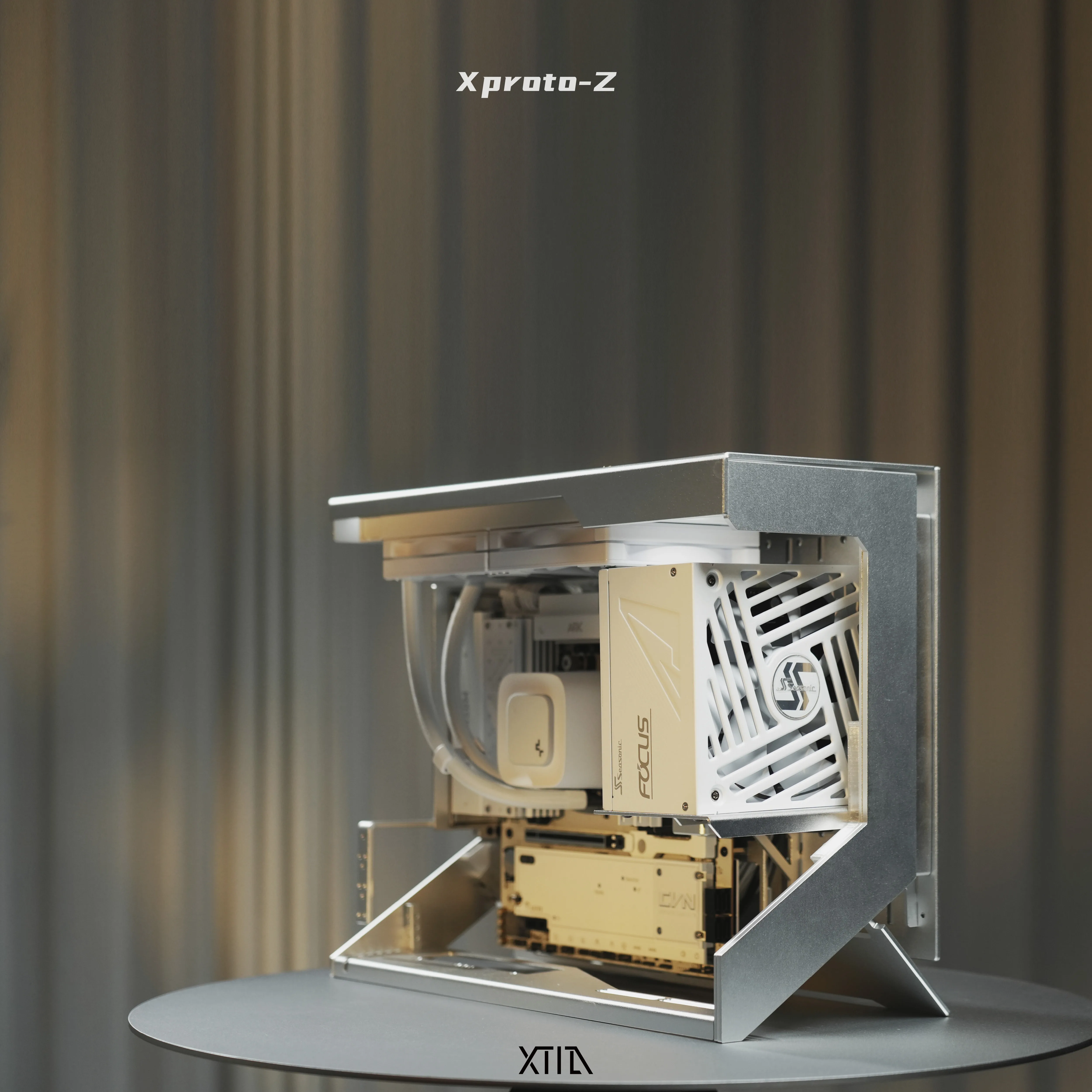 Картина 3: XTIA Xporot-Z MATX Open Frame