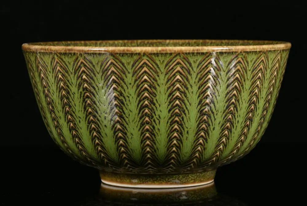 

Xuande Dynasty Marked Green Glaze Porcelain Dynasty Palace Pattern Bowl Statue