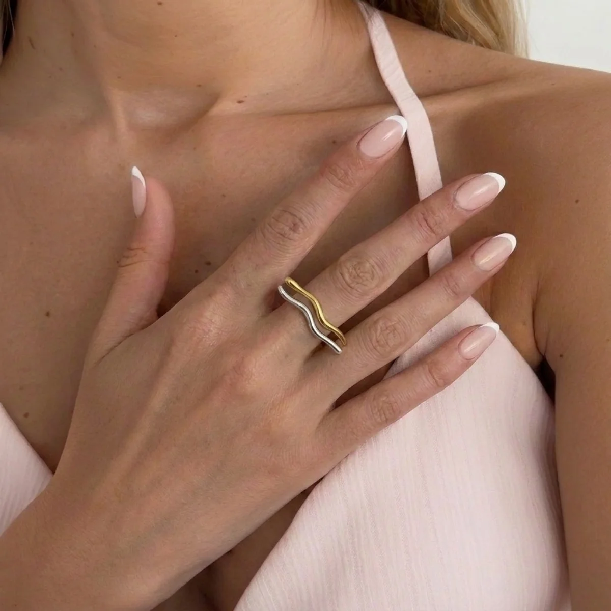Minimalistische, lange, wellenförmige Fingerringe aus Edelstahl für Damen und Herren, trendiger, ästhetischer, winziger, schlangenförmiger, dünner Ring, Party-Schmuck. – Detail 8