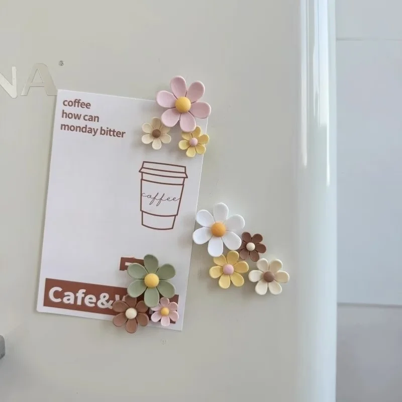10-Piece Set of Fresh Small Flower-Shaped Refrigerator Magnets, Nordic Macaron-Colored Magnetic Stickers, Decorative Creativity