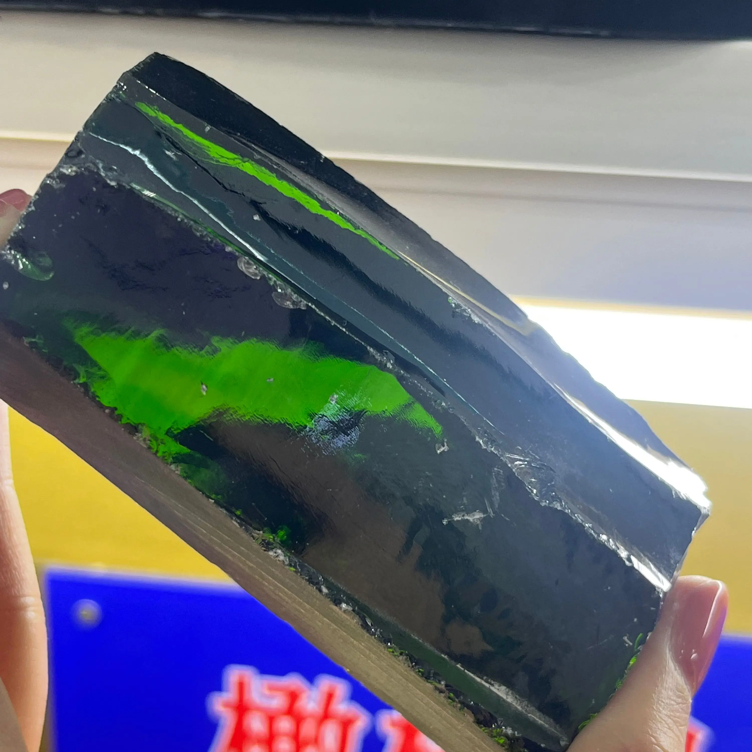 

1kg/Bag Olive Green Color Synthetic Gemstone Cubic Zirconia Gems Rough Zircon Raw Material