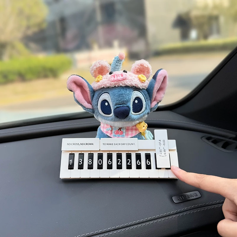 Ozdoba dekoracyjna do samochodu, konsoli środkowej lub telefonu komórkowego w kształcie lalki Disney Stitch, kreatywny wzór, wysoka estetyka, styl Q version, motyw parkingowy.