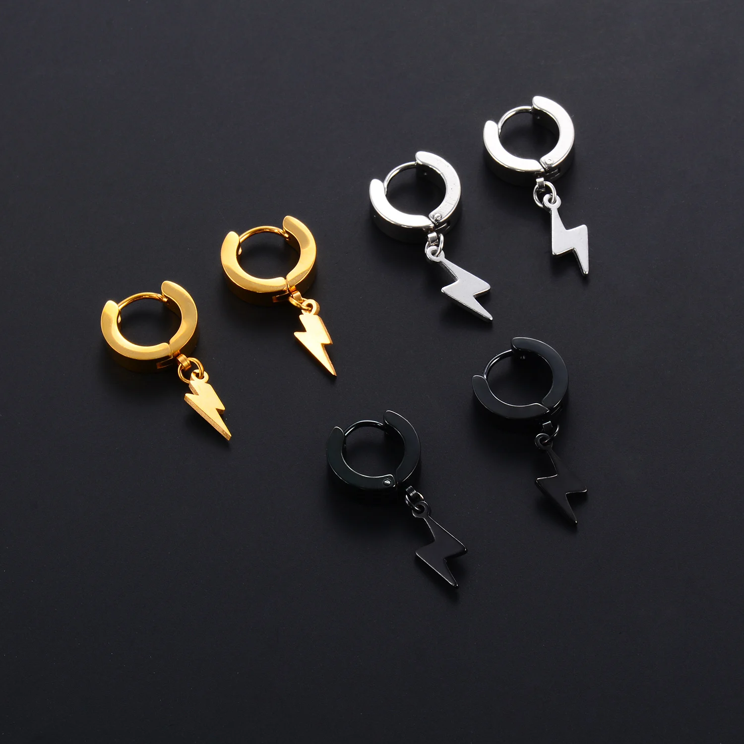 1 Paar Lightning-Anhänger Punk Edelstahl Ohrstecker Schwarzes Ohrring-Set Hip-Hop Piercing Ohrschmuck für Männer und Frauen – Detail 1
