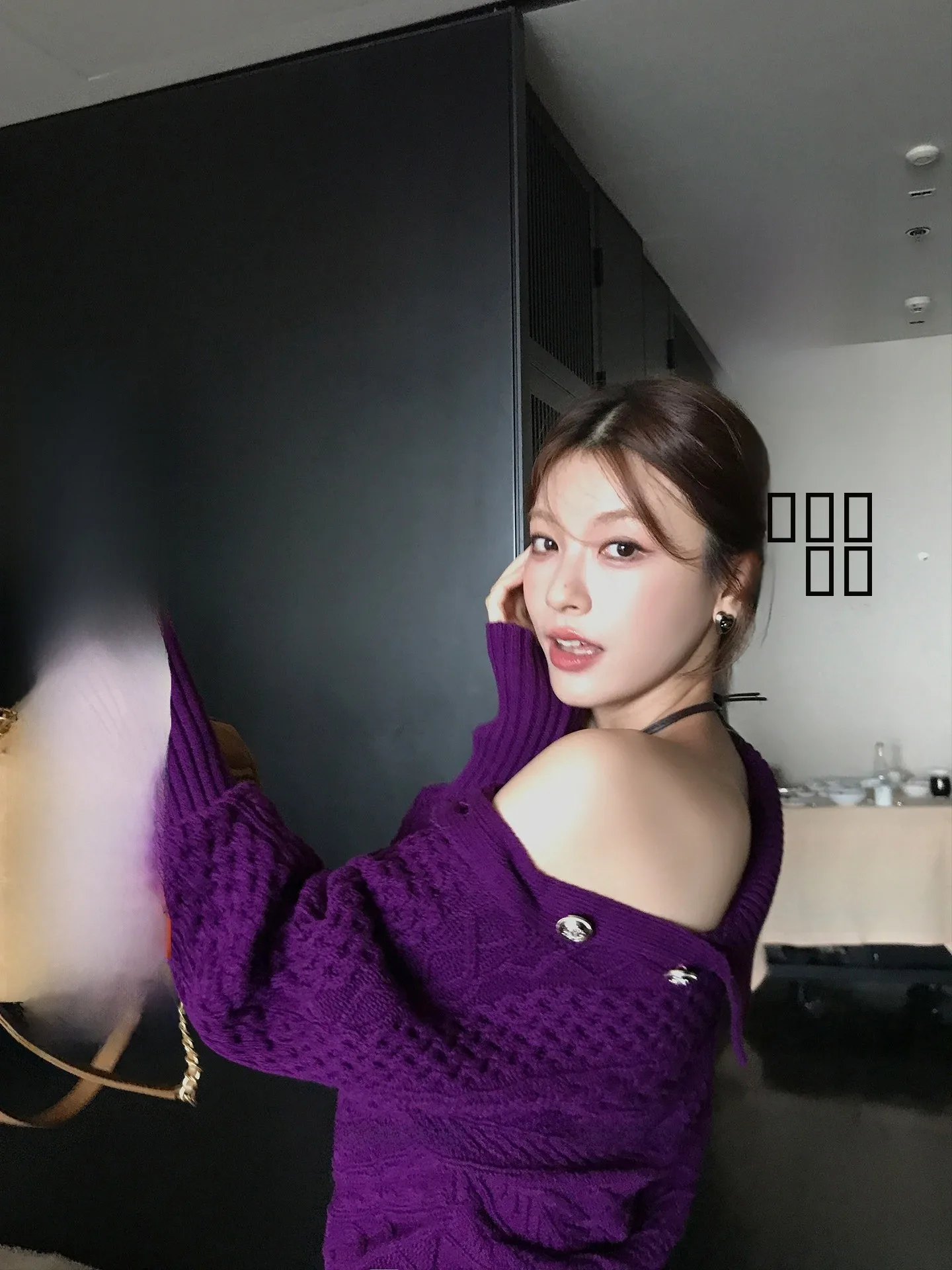 

Romantic Lione Knitted Sweater oulder Bared Waist Cinched Twist Design Long Sve Women's Premium Faion Winter Wear