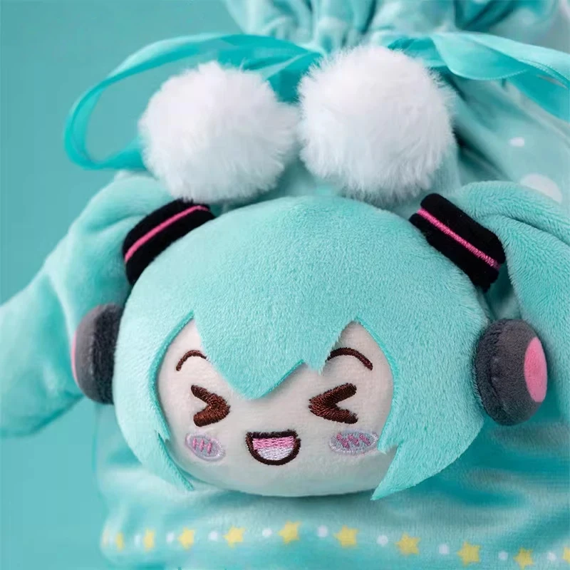 

Hatsune Miku Squint Симпатичный плюшевый комплект с карманом большой емкости и кристаллами, супермягкая вышивка вокруг портативной сумки для хранения в подарок.