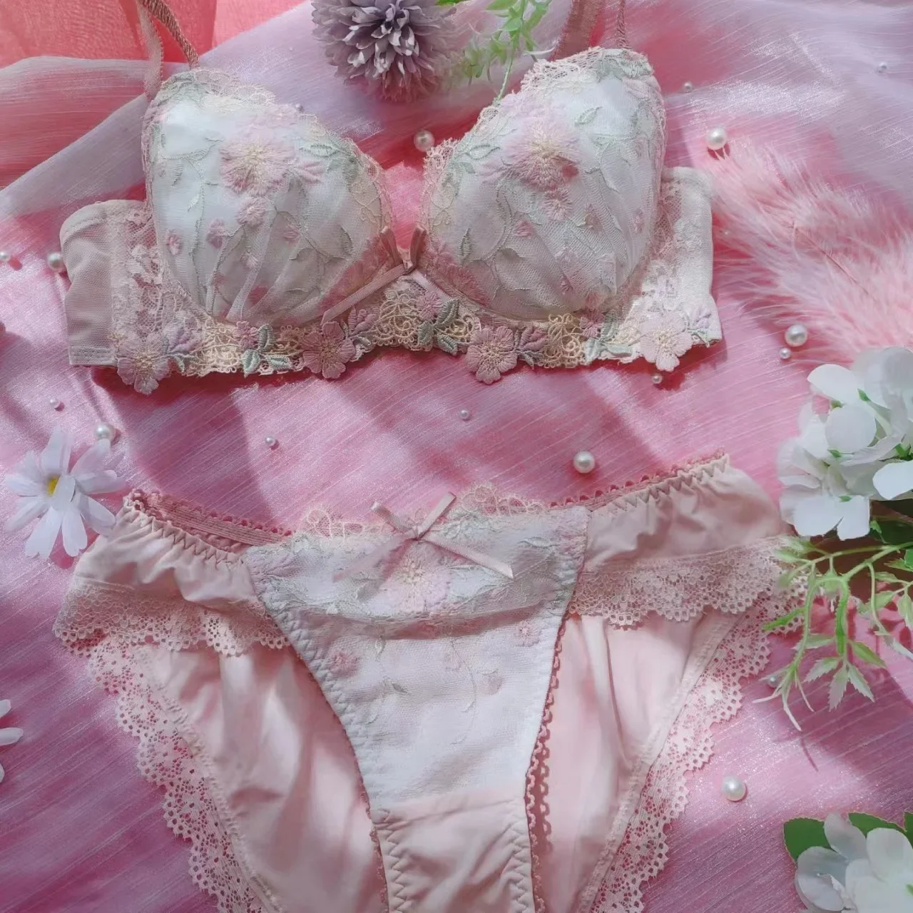 

Women's lace embroidery cups lingerie thin section comfortable gathered girls underwear bra set