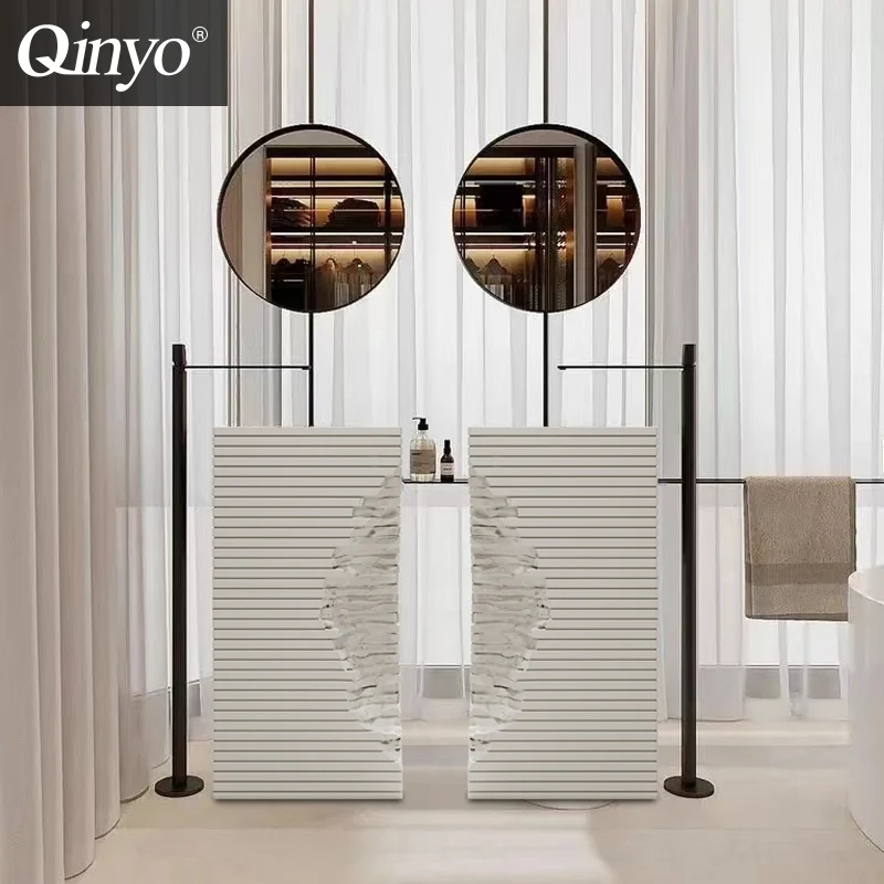 Lavatório integrado do pilar do hotel