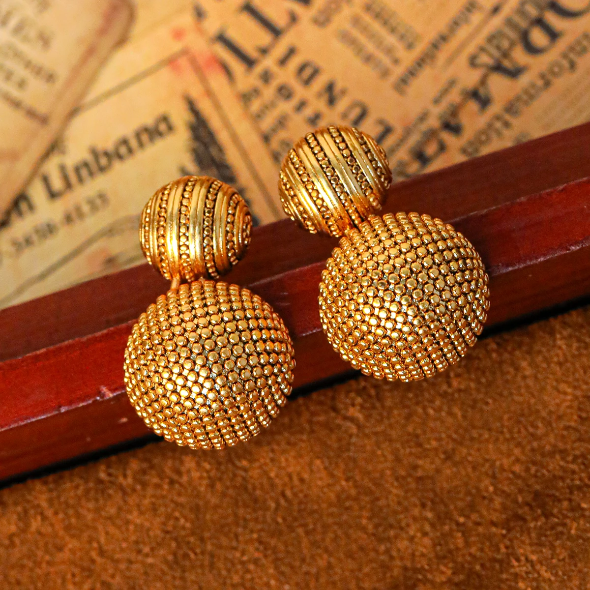 Modern Creative Jewelry Retro Hemisphere Earrings S925 Silver Needle Matte Plated 18K Gold Fashion Pop Jewelry