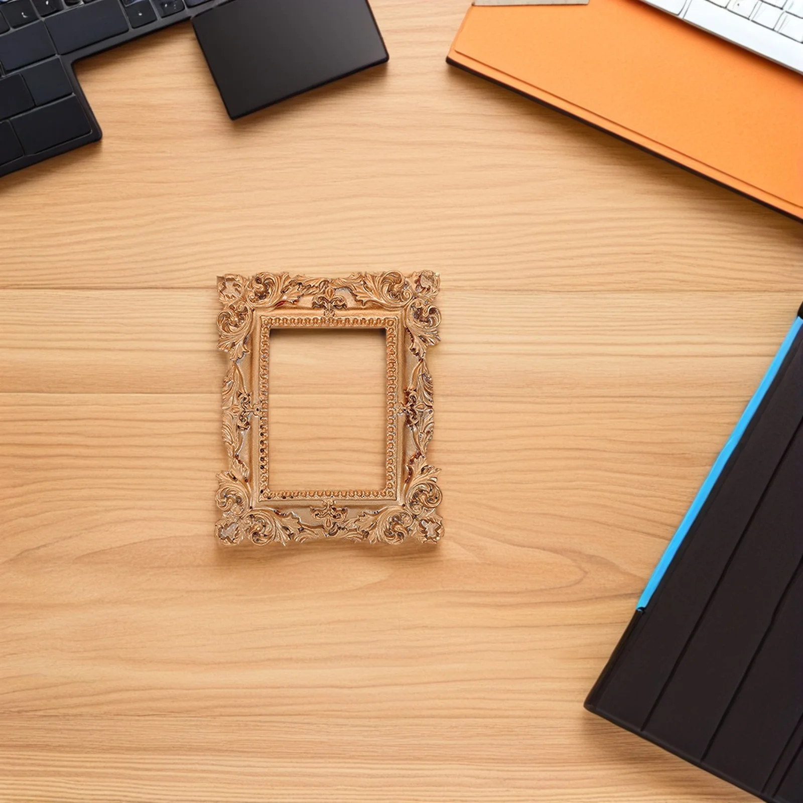 

3Pcs Mini Vintage Photo Frames Resin Small Picture Frame Decorative Ornaments Jewelry Display and Home Table Decor