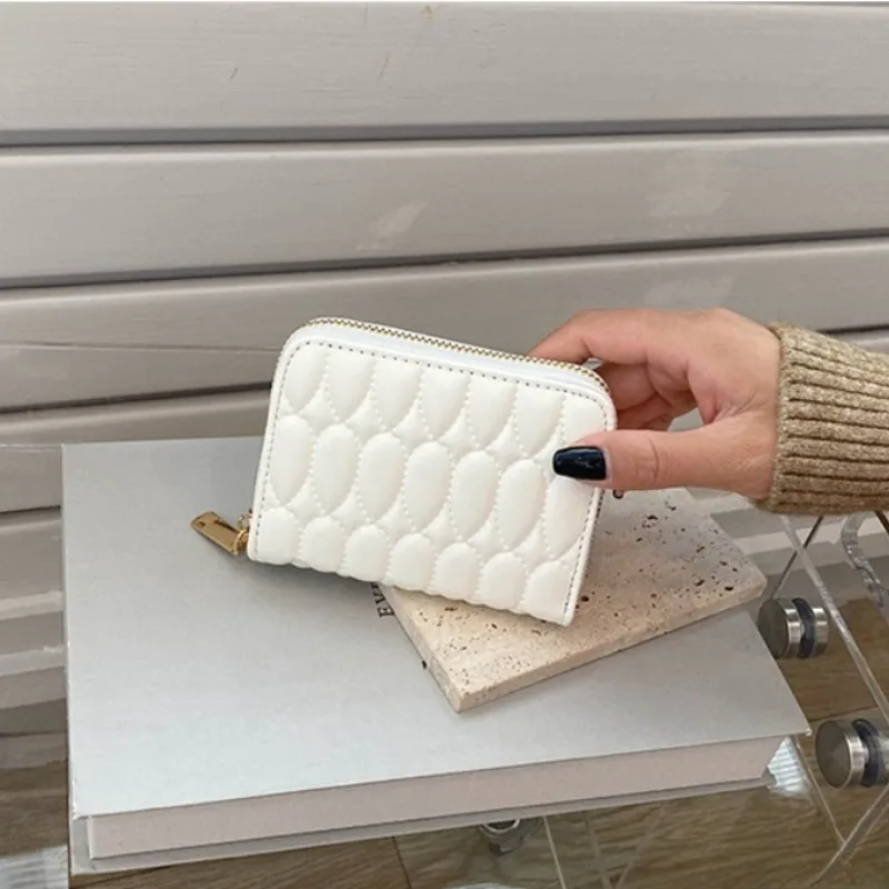 

Fashionable Women's Wallet, Durable Light Luxury Brand with Compact Storage and Niche Design Features