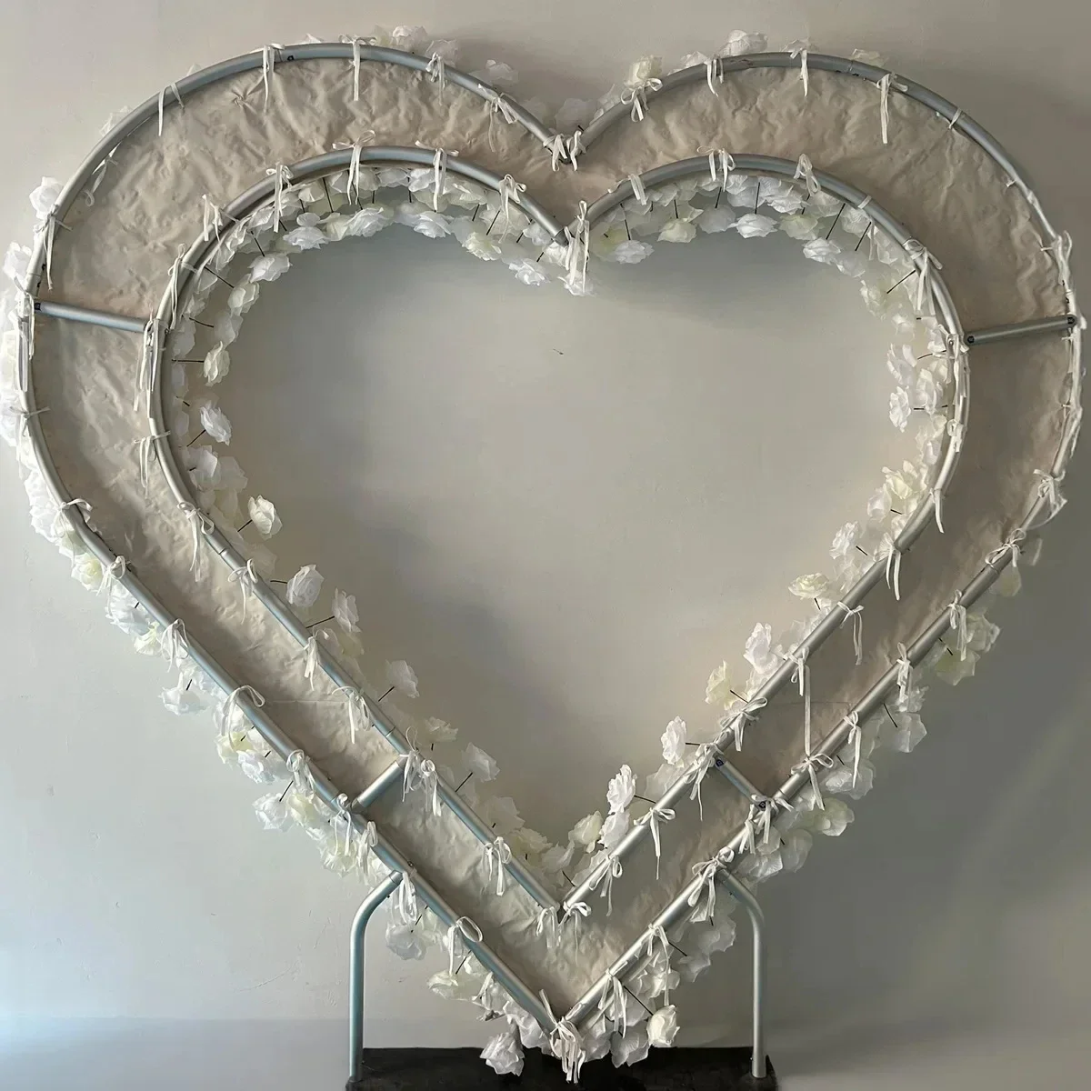 Romantische 3D-Seidenrosen-Wandpaneele, künstliche Blumen, elegante, künstlerische Blumenwanddekoration für Hochzeitszeremonien und Partys zu Hause. – Detail 2