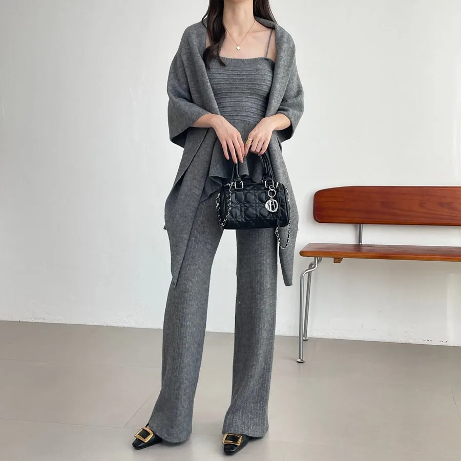 Setelan atasan rajutan Ele Korean Sle dengan detail lipit, menutupi perut, dan celana panjang untuk wanita.