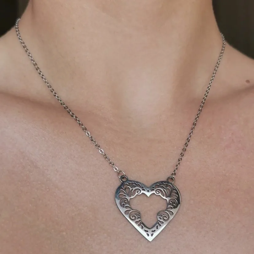 Bohemia Style Silver Color Hollow Carved Retro Patterned Heart-shaped Stainless Steel Necklace UNISEX Fashion Necklace