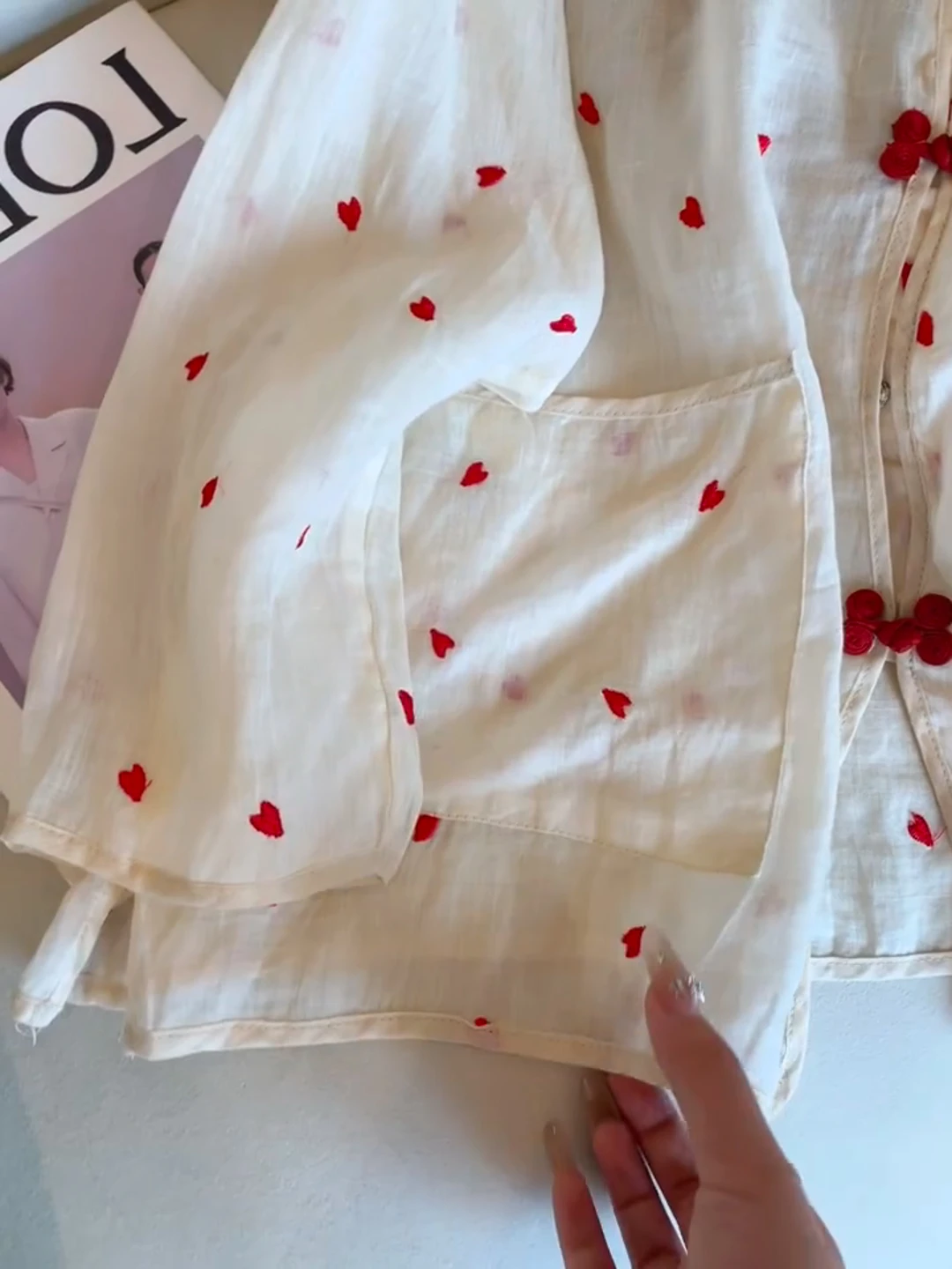 신상 중국 스타일 달콤한 하트 자수 버튼 루즈핏 슬림핏 여성용 브이넥 긴팔 캐주얼웨어