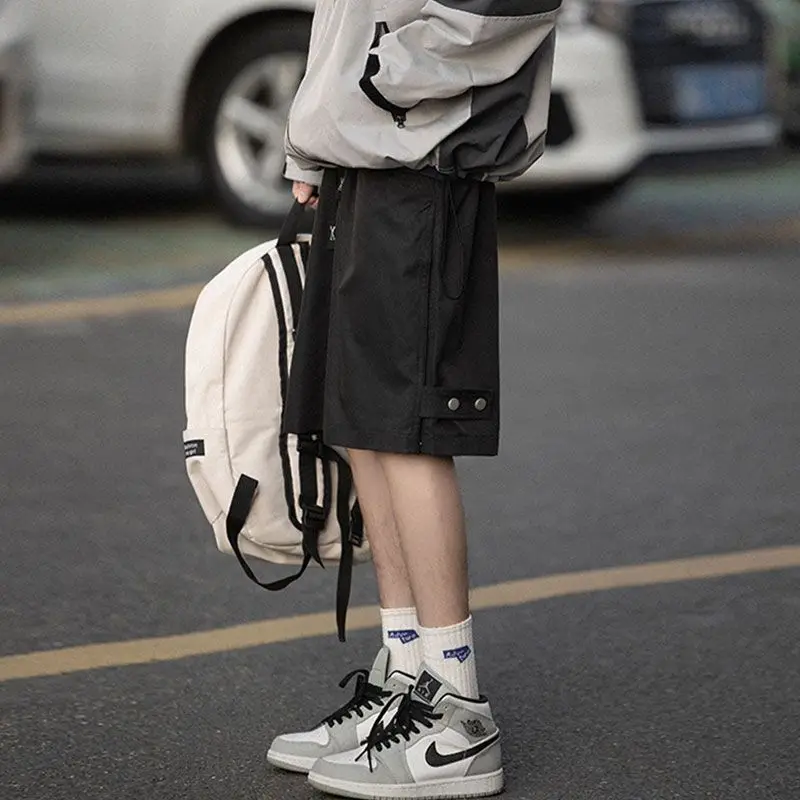 

Men's Japanese Style Casual Shorts Summer Loose Fit American Vintage Cargo Shorts Button Fly Outdoor Utility Pants Streetwear