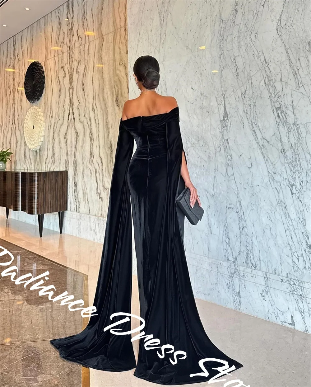 Customized Delicate Black Velour Evening Dress Temperament Ruched Boat Neck Long Sleeves Zipper Back Sweep Train Robe de soirée