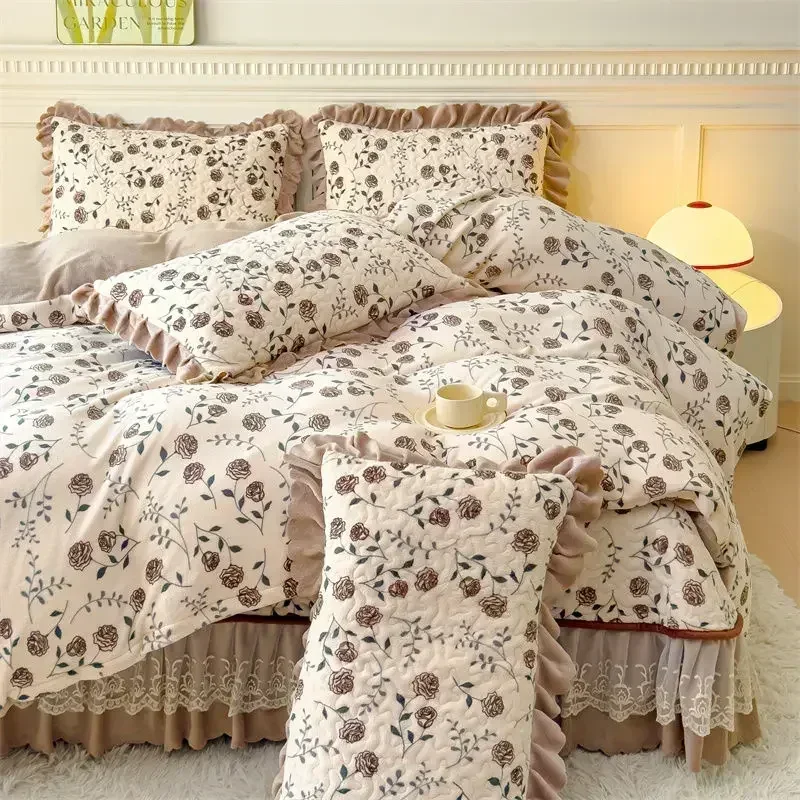 Winter Lace and Velvet Bed Skirt Style Milk Velvet Four Piece Set Double Sided Velvet Duvet Cover with Cotton Clip Bedding