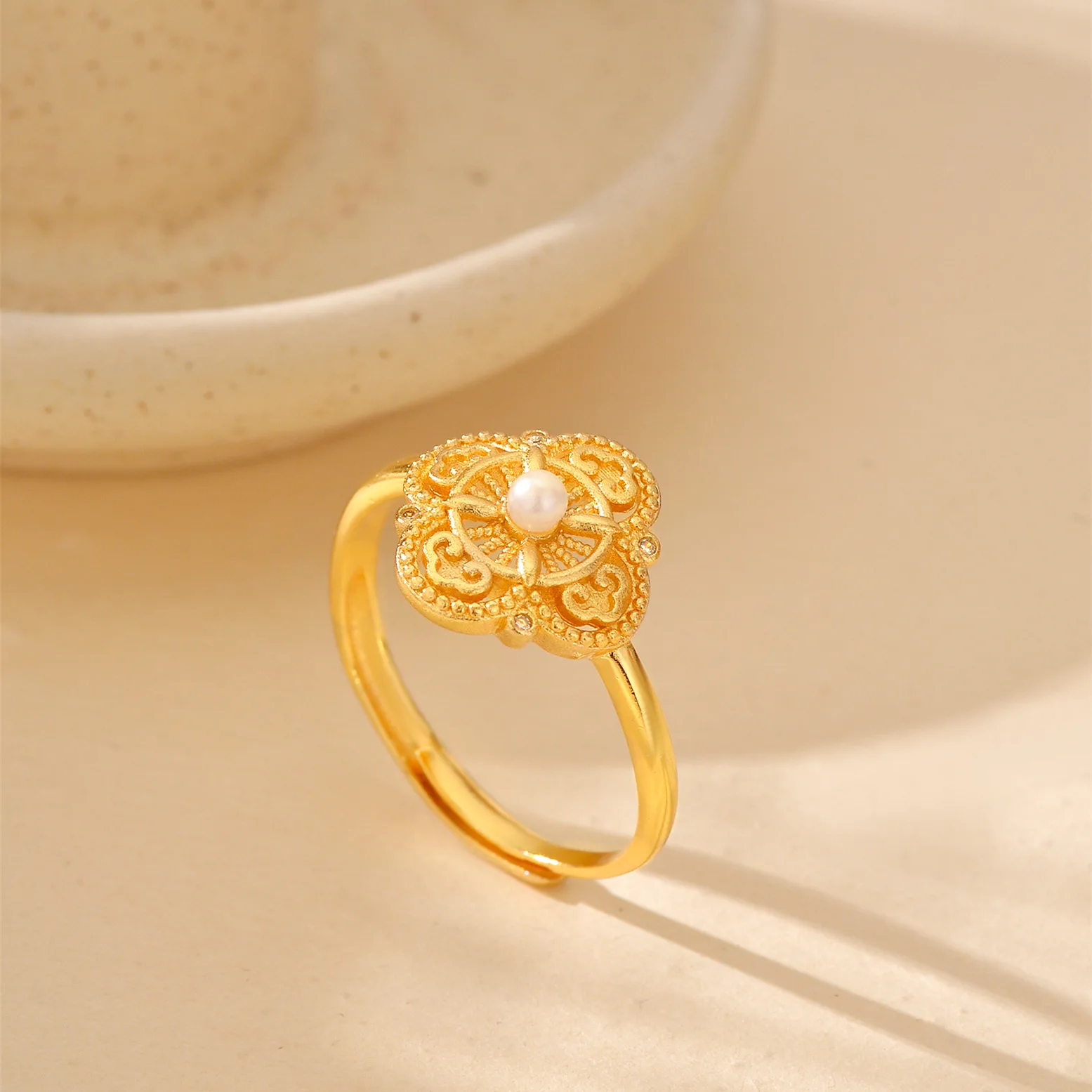 

Роскошное женское кольцо из чистого золота 24 карата 9999 пробы с инкрустацией жемчугом