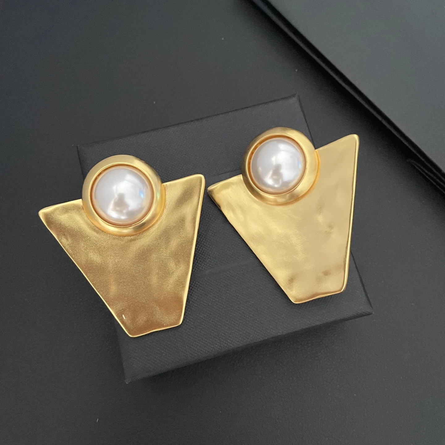 Europe America Gold Plated Brass Pearl Geometry Earrings Ear Clip Woman Designer Luxury Jewelry