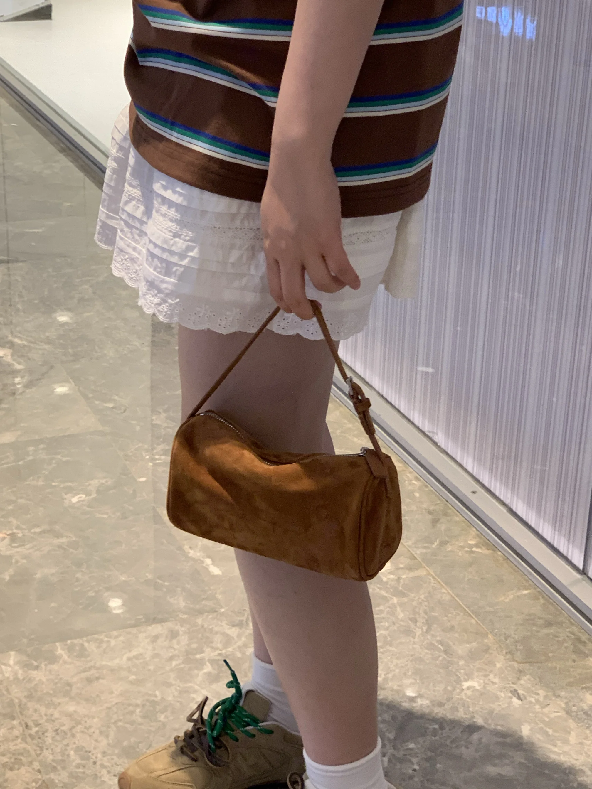 

2025 New Sle Women's Suede Leather Tote Bag Underarm Crossbody Bag mat Casual round Cylinder Bag Zipper Closure