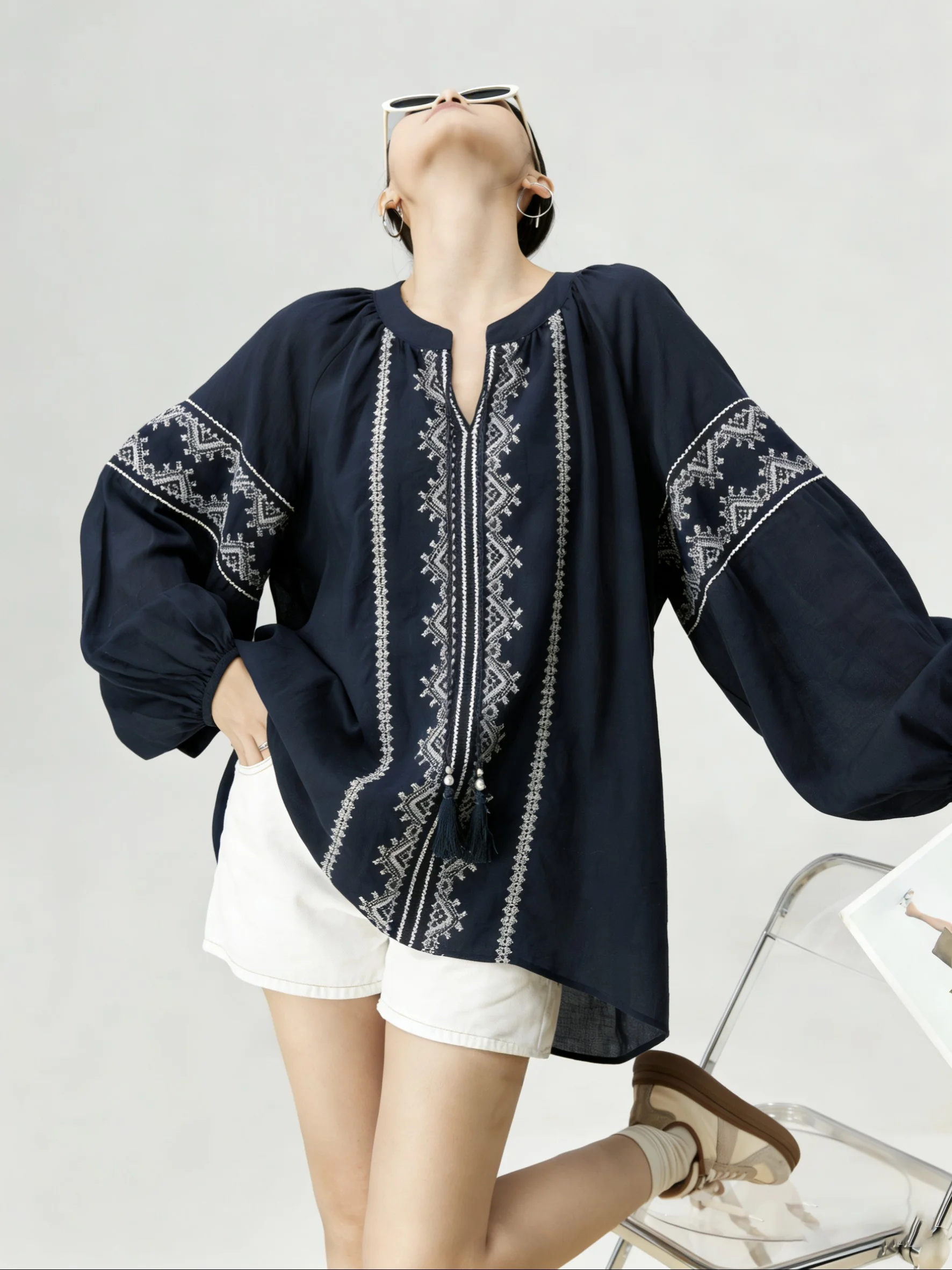 

Новая женская рубашка в китайском стиле с длинным рукавом, вышивкой, круглым V-образным вырезом, рукавами-фонариками, свободного кроя, повседневная, модная, весна 2026