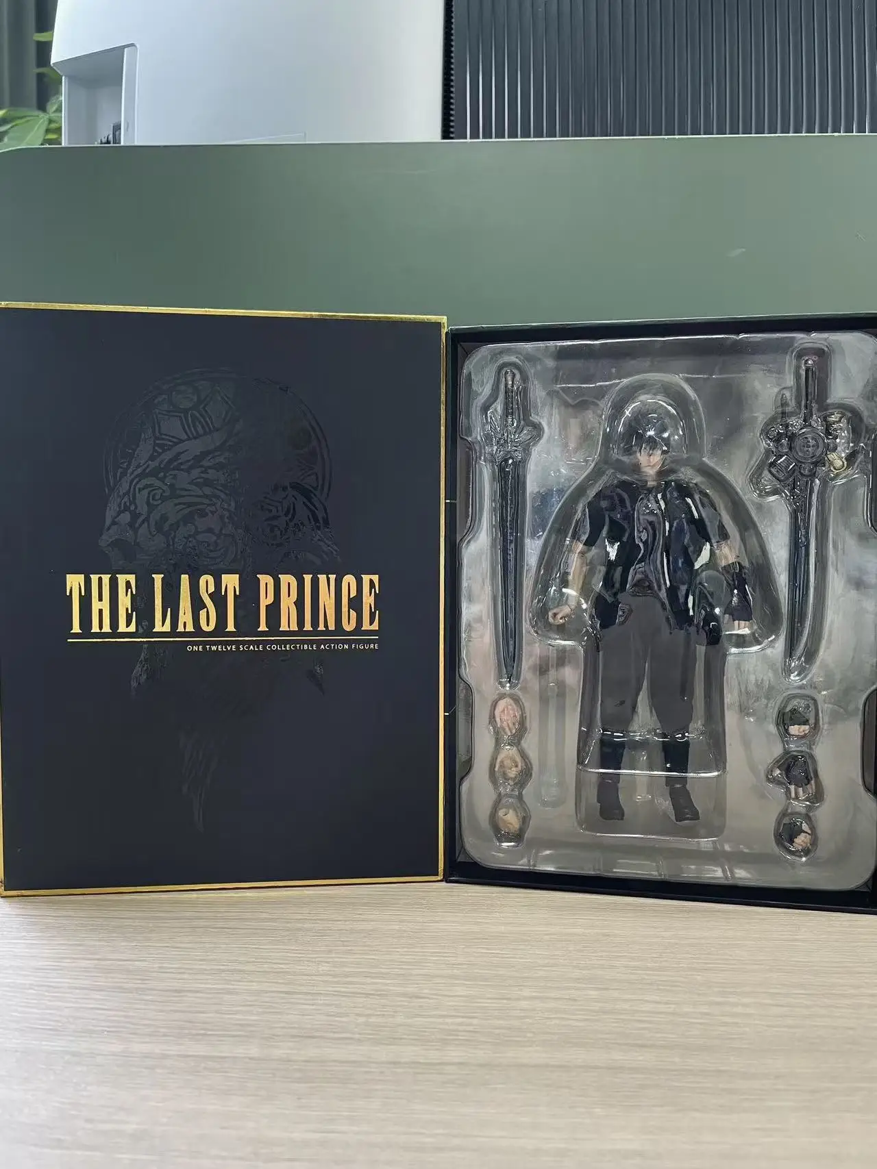 

В наличии: Фигурка Cloud из Final Fantasy (черные волосы, последний принц), масштаб 1/12, TB019