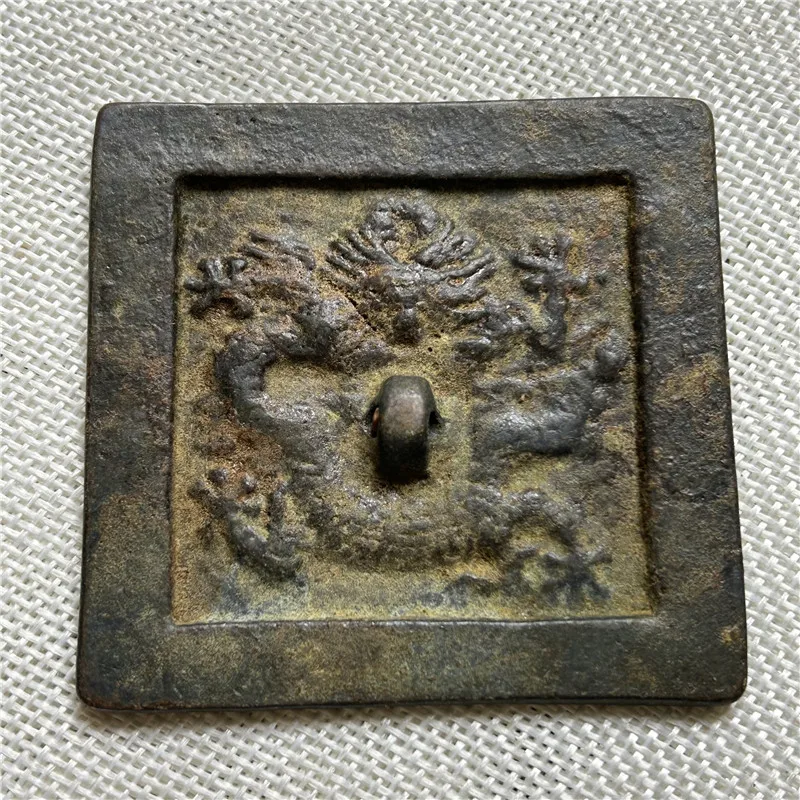 

Bronze Crafts: Han Dynasty Green Rust Bronze Mirror Flying Dragon Wrapped with Thick Paste