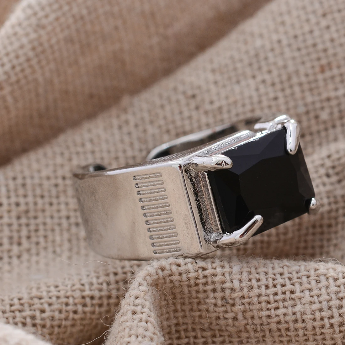 Best Sell Elegant Black Crystal Platinum Plated Men Finger Wedding Ring Jewelry For Man Gifts Never Fade Cheap