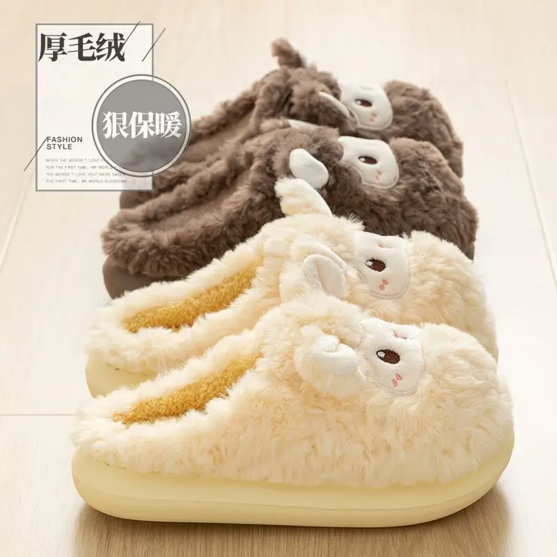 نعال من القطن للنساء لخريف وشتاء 2025 حذاء منزلي جديد برسوم كارتونية لطيفة من الصوف الصغير نعل سميك ودافئ مانع للانزلاق