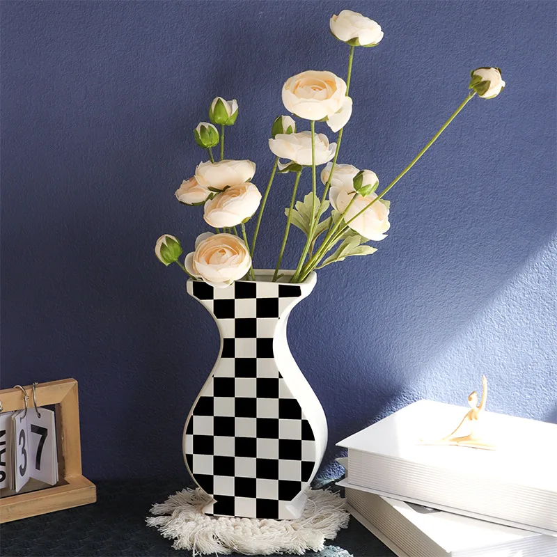 Black and White Ceramic Dried Flower Vase Modern Minimalist Flat Vase Chess Plaid High-quality Ornaments Modern Home Decoration